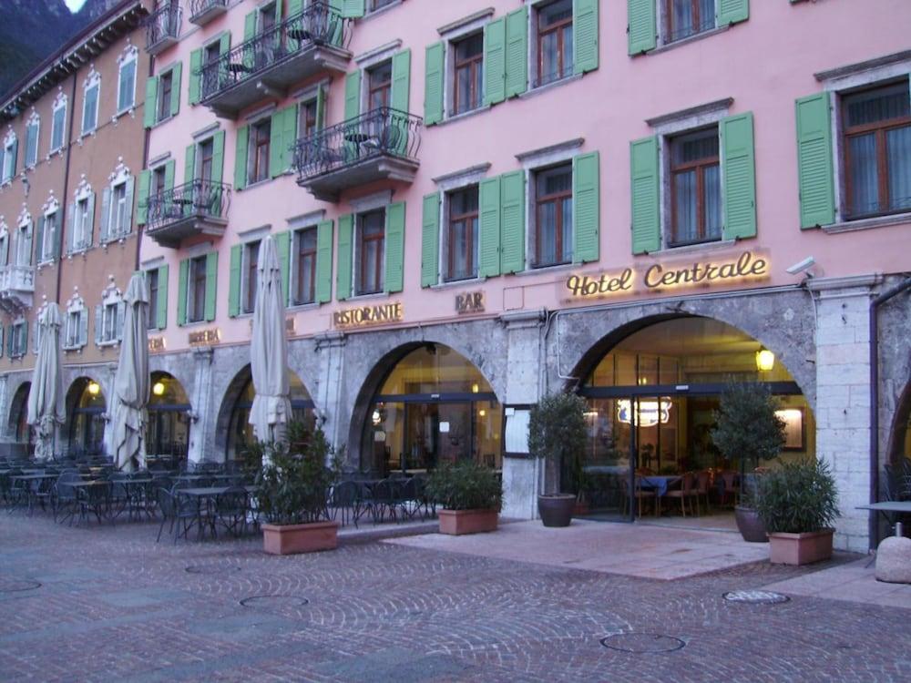 Hotel Centrale Riva del Garda Exterior foto
